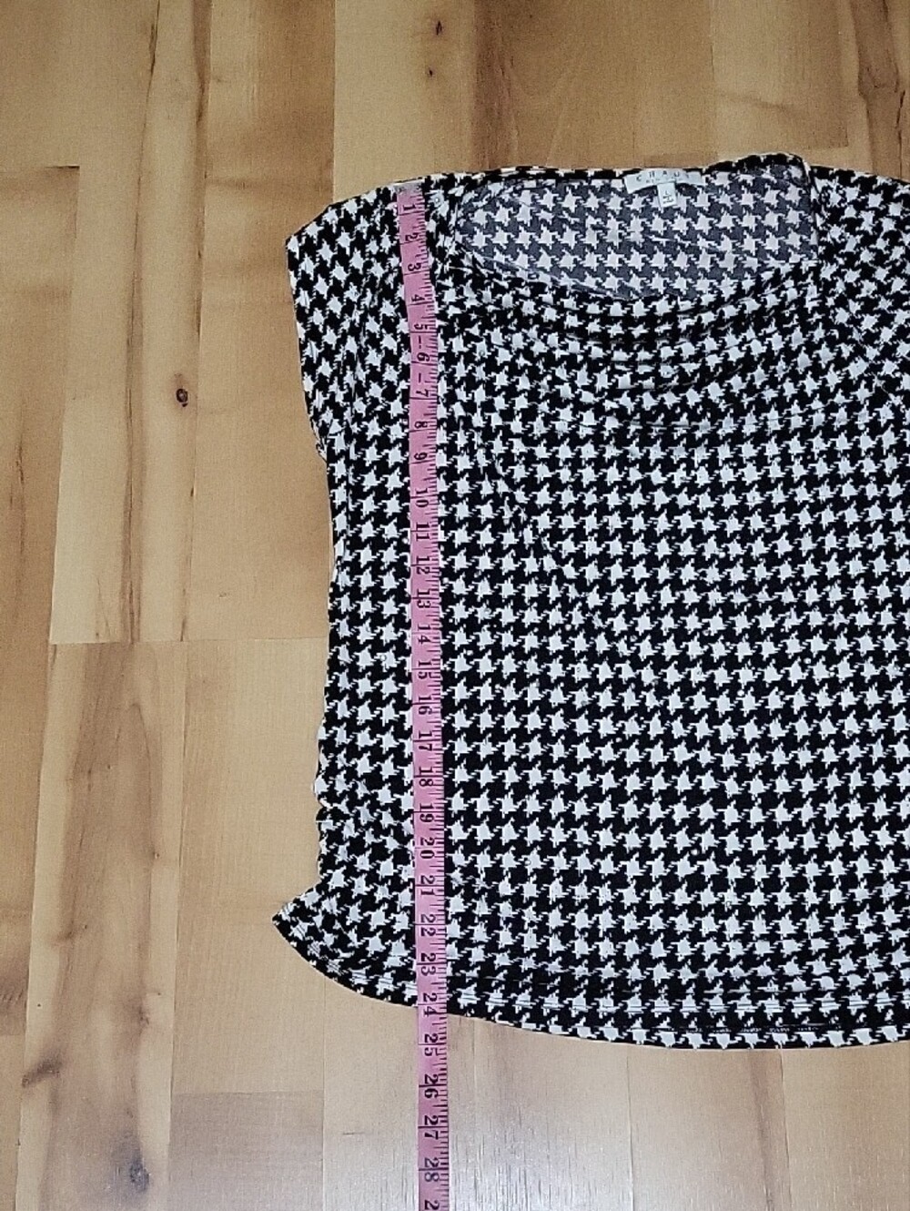 Chaus Women’s Large Houndstooth Cowl Neck Blouse Black White Short Sleeve - Picture 11 of 12